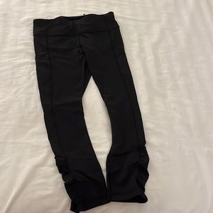 Lululemon legging with pockets/zippers size 6